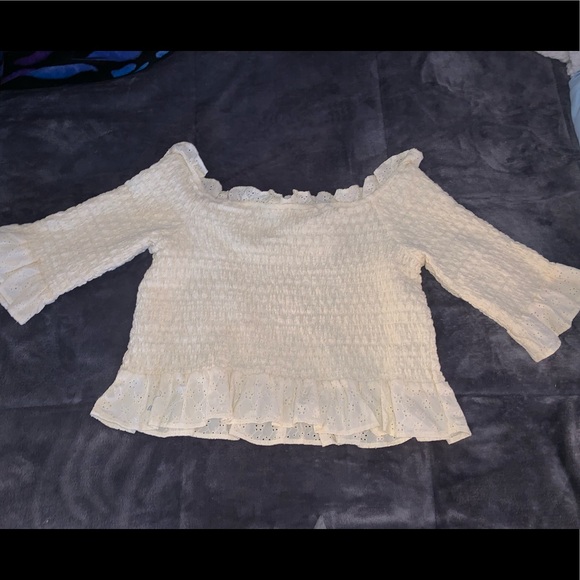 ⭐️NWT AE Smocked Off the Shoulder Top - Picture 4 of 7